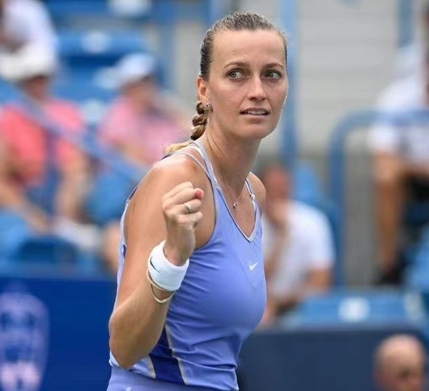 爱游戏网站-关于科维托娃重返赛场，夺冠首场状态出色，美国队观众沸腾！的信息